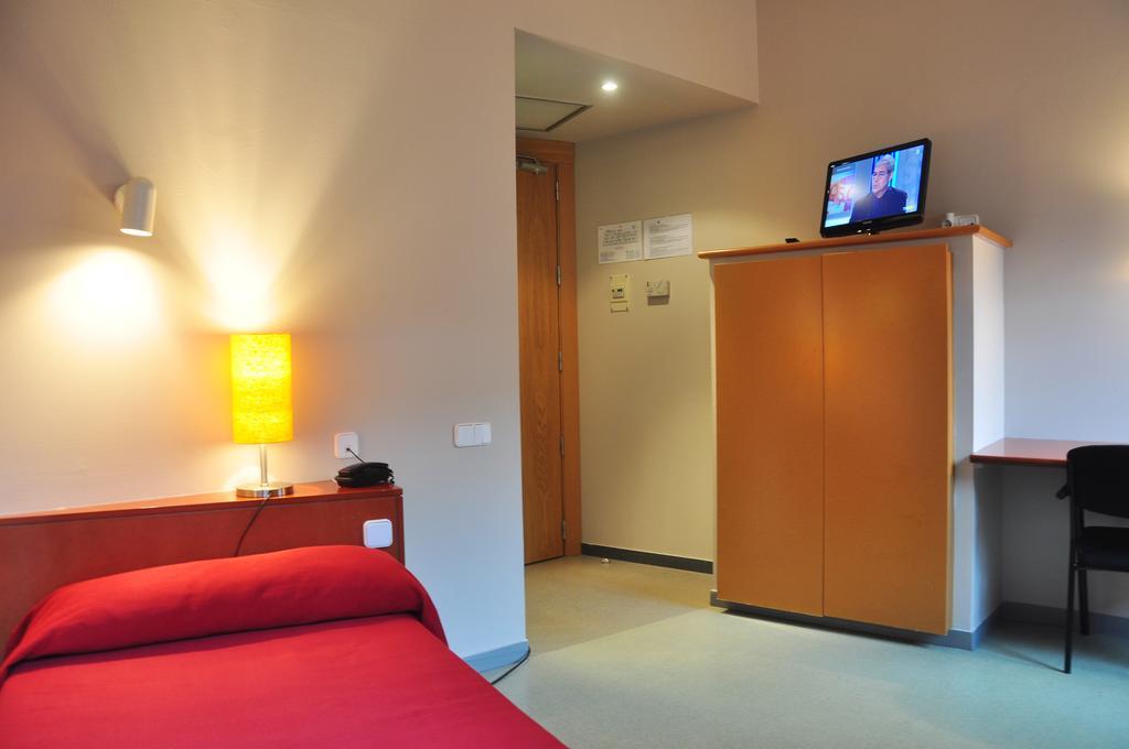 Auberge de jeunesse Residencia D'Investigadors à Barcelone Chambre photo