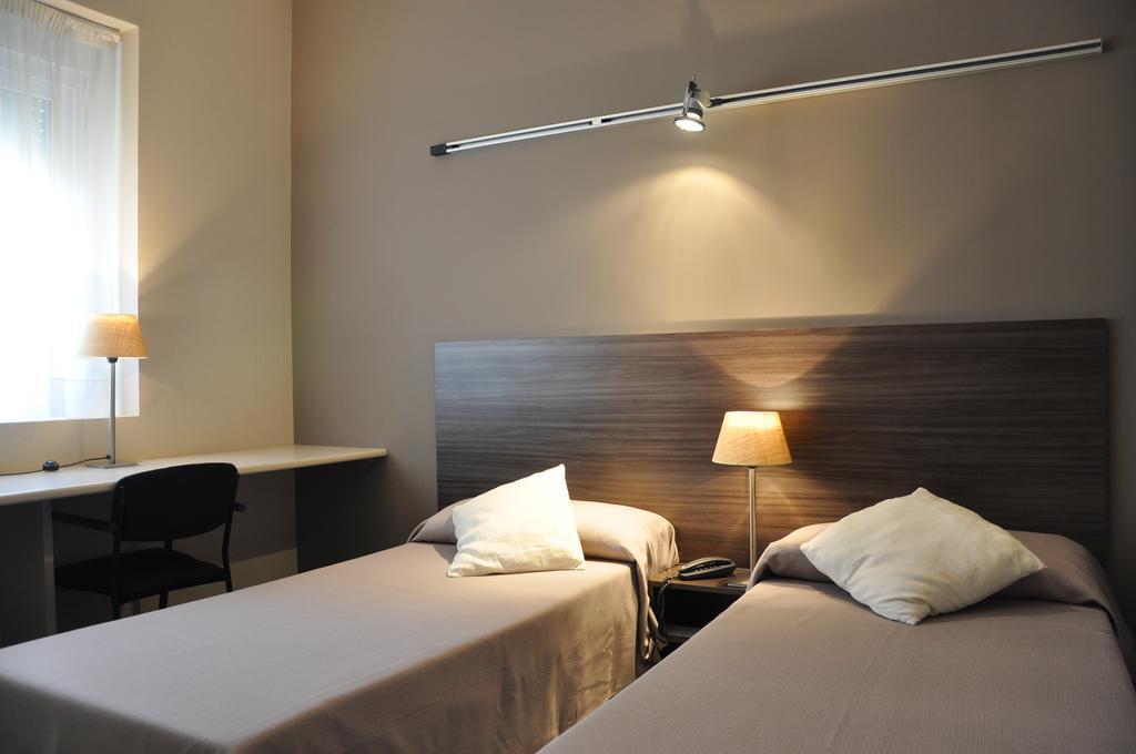 Auberge de jeunesse Residencia D'Investigadors à Barcelone Extérieur photo