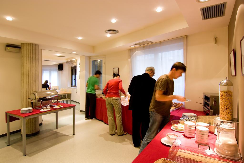 Auberge de jeunesse Residencia D'Investigadors à Barcelone Extérieur photo