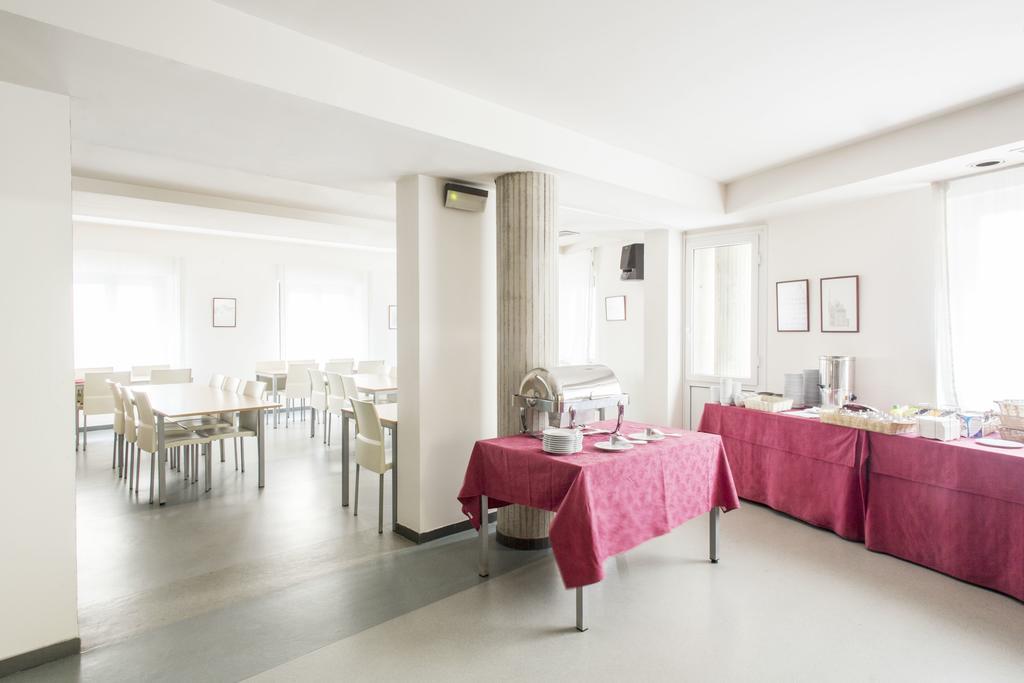 Auberge de jeunesse Residencia D'Investigadors à Barcelone Extérieur photo