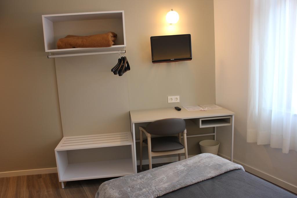 Auberge de jeunesse Residencia D'Investigadors à Barcelone Chambre photo