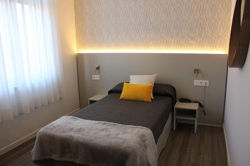 Auberge de jeunesse Residencia D'Investigadors à Barcelone Chambre photo
