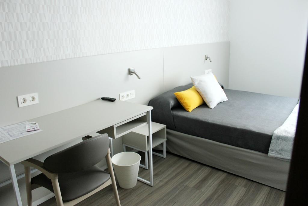 Auberge de jeunesse Residencia D'Investigadors à Barcelone Chambre photo