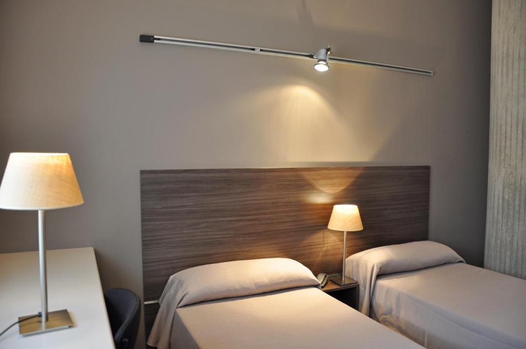 Auberge de jeunesse Residencia D'Investigadors à Barcelone Chambre photo